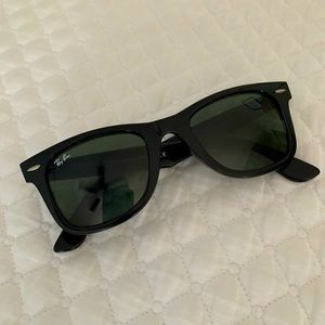 Ray Ban Original Wayfarer Classic sunglasses with original case